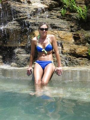 milf outdoor pool