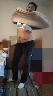 Sexy tirando a roupa da minha puta asiática!