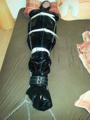 bondage au latex