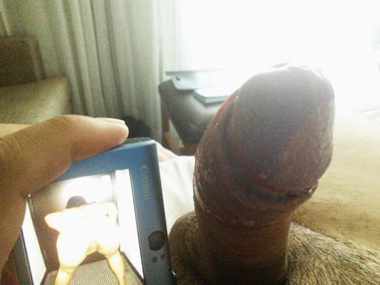 Masturbándose con fotos frescas de mi esposa