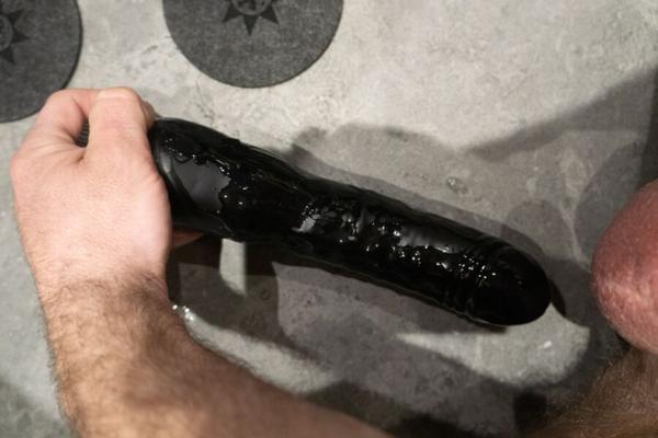 Amateur-Hotel-Session mit schwarzem Monsterdildo