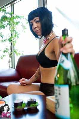 SuicideGirls – Rockezi-Sake-Verführung