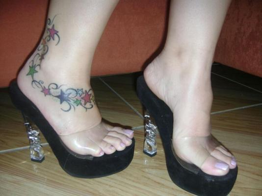 Yanne - Pieds Latina en Talons Plateformes