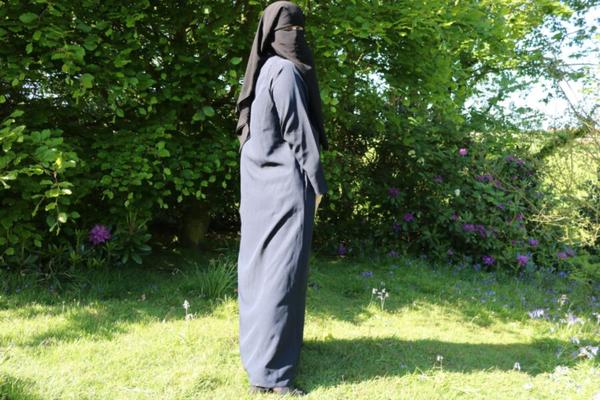 British Muslim Burqa Niqab stockings Outdoors Flashing