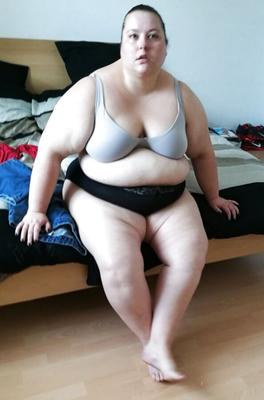 Amateur BBW Melanie Changing