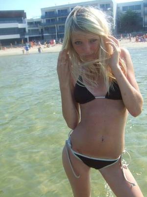 Heiße Teenager im Bikini 1