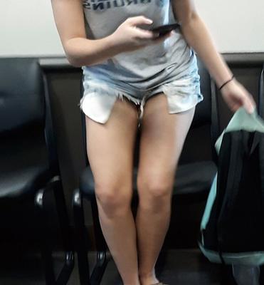 HOTTIE at the oil change shop