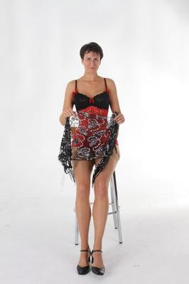 Michaela, femme au foyer, portant un corset rouge