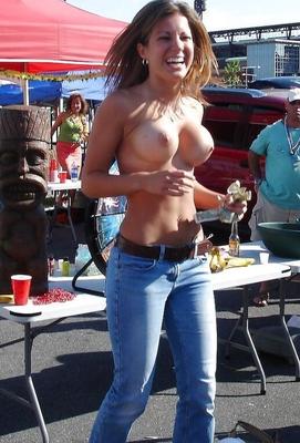 Topless Wives & Girlfriends (in jeans)