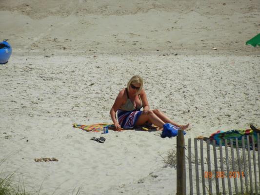 Hinterhältige Bilder meiner Frau beim Bräunen am Strand