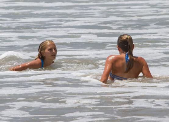 Twoo adolescentes puta en la playa