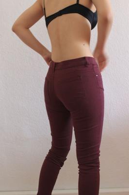 Ma femme en pantalon moulant