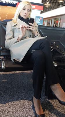 Otra Milf en pantimedias en el aeropuerto