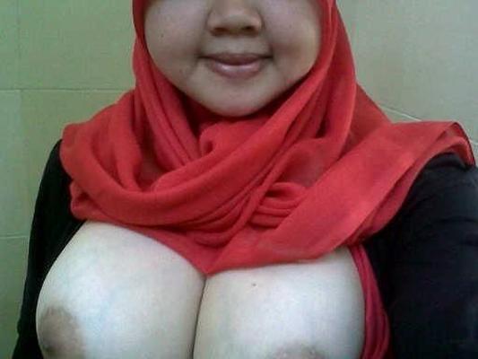 Grands seins hijab jilbab