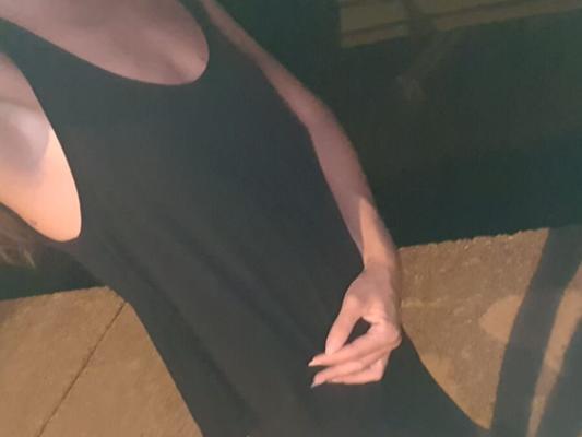 Outdoor selfshoot pics of a flashing skinny wife (evening walk)