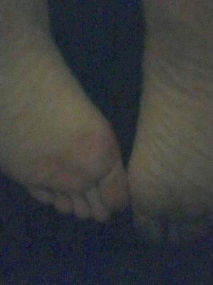 Big-Ass White Girl Feet