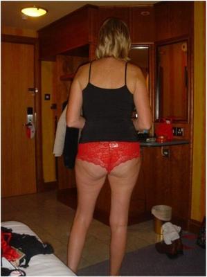 MY MILF PULLS HER KNICKERS DOW TO SHOW BOTH HOLES!