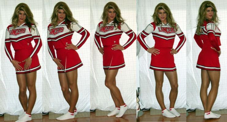 Sissy fofa com uniformes de torcida