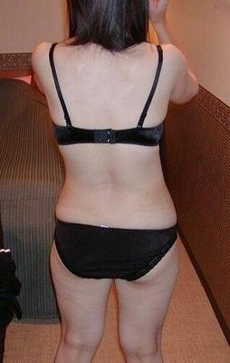 FEMME EXPOSÉE EN LINGERIE (JAPON)