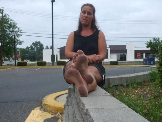 Donna Queen Barefoot In Public Posing On Curb