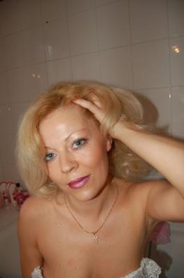 belle blonde mature