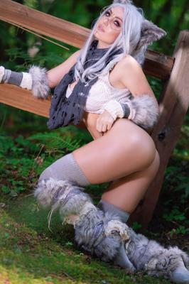 Jessica Nigri Hon The Wolf