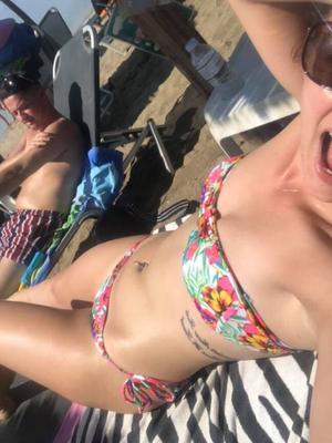 UK GYM SLUT ALICE GOES TO THE BEACH