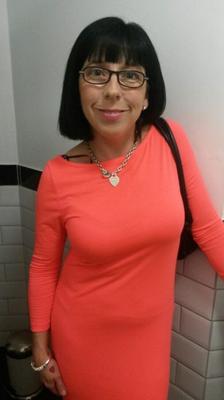 London MILF Candid and Facebook Pics