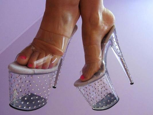 TALONS HAUTS EN GROS PLAN