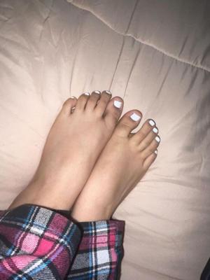 Daniela Hispanic teen feet