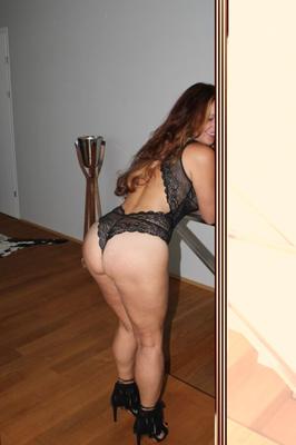 BUNDA GRANDE EM LINGERIE PRETA