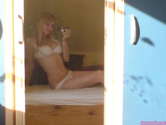 Amateur Rubia Adolescente Con Cuerpo Caliente