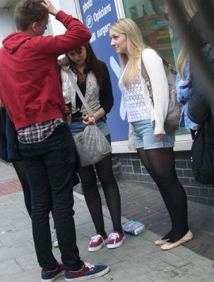 adolescente en medias