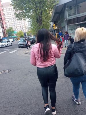 Jeunes filles culs dans la rue - Voyeur - partie