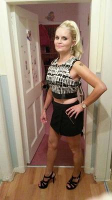 Chav MILF KERI - Bimbo mom shows off SEXIEST OUTFITS!