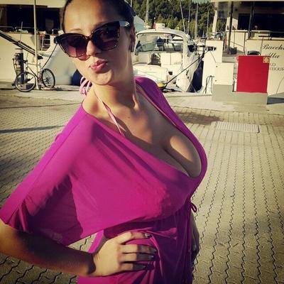 Snezana Radic – Vollbusige Schönheit