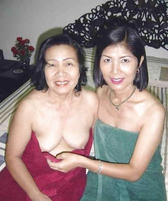 asian mom and daughter