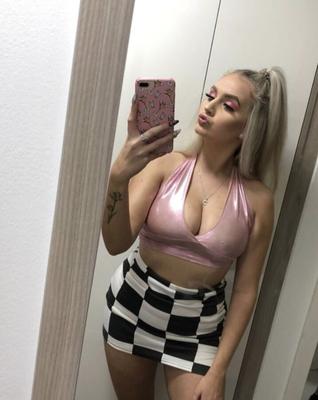 Cerys - Puta adolescente de tetas grandes Chav