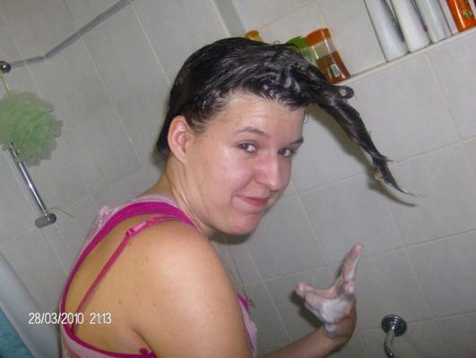 Carine - Gueule horrível sous la douche