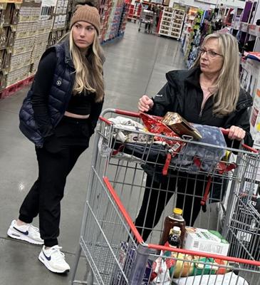 Costco Sightings - застукала мама