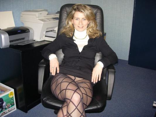 milf posing in pantyhose