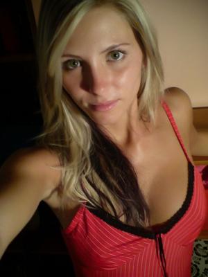 Nahaufnahmen von Selfies einer sexy blonden Amateurin