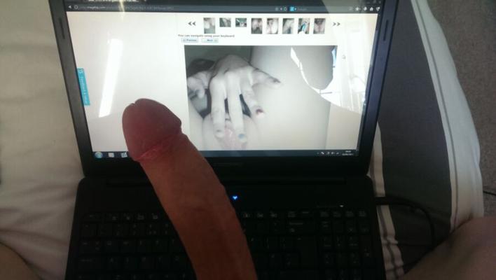 Masturbándose con tus fotos (volver a subir)