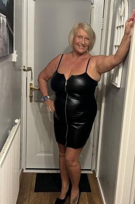 Sarah Sexy UK Chunky MILF Slut