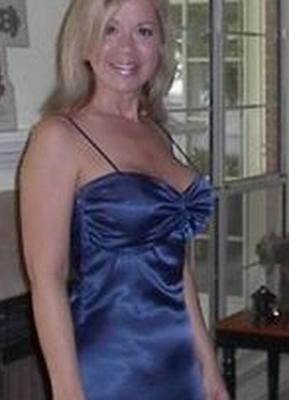 Blonde MILF Laura 5