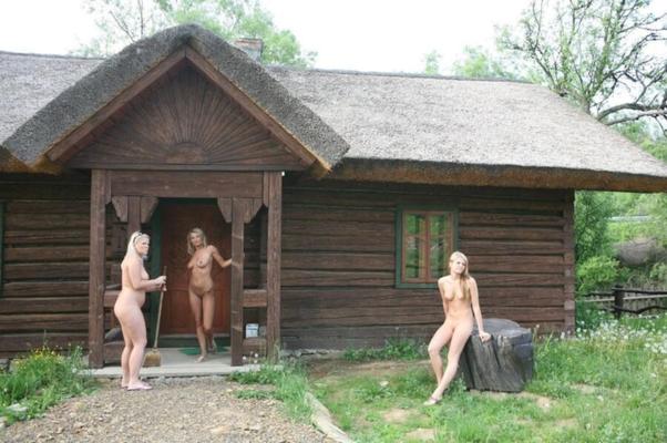 Filles nudistes en vacances