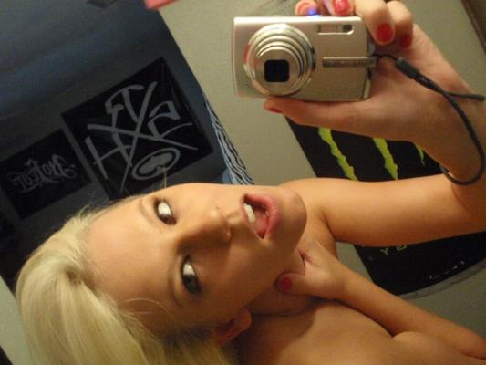 Blonde Schlampe Teen Selfies