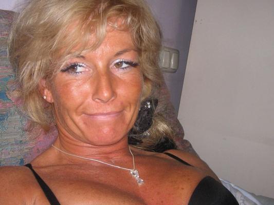 GILF blonde amateur talentueuse