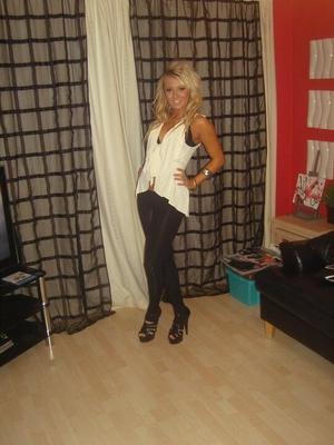 uk blonde chav jess is a complete slag