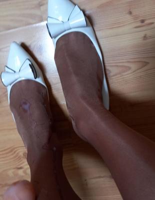 CD pantyhose cum feet